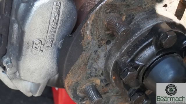 Defender wheel bearing rumble test & wheel refitting - The Fine Art of Land Rover Maintenance смотреть онлайн