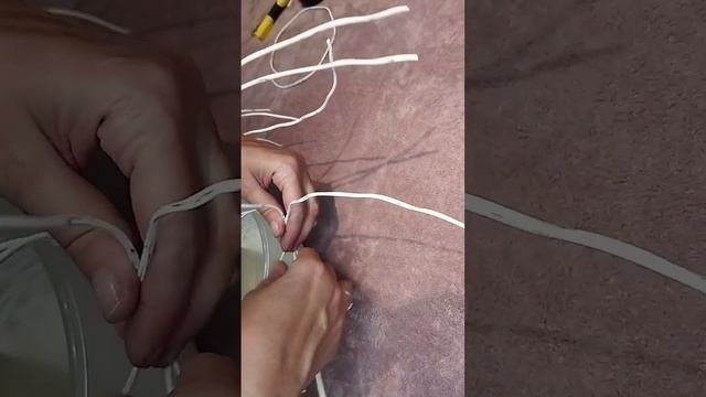Плетёная корзиночка из ротанга  с ажурной загибкой.