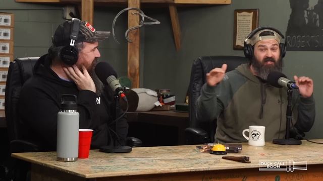 Uncle Si Is Baffled by What Jep Robertson Does Late at Night | Duck Call Room #325 смотреть онлайн