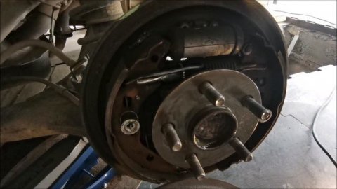 #toyotawish как отрегулировать задние барабанные тормоза?