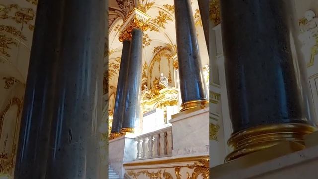 Эрмитаж восхищает сразу с Иорданской лестницы  #петербург #travel #эрмитаж
