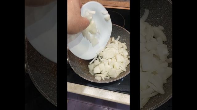 Жаркое из кролика в горшочках.