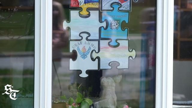 Help BG student fill the window for autism awareness during coronavirus смотреть онлайн