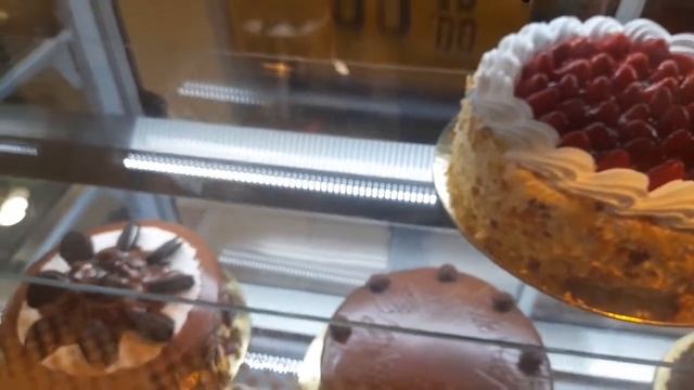 Let go for shopping / Window shopping смотреть онлайн