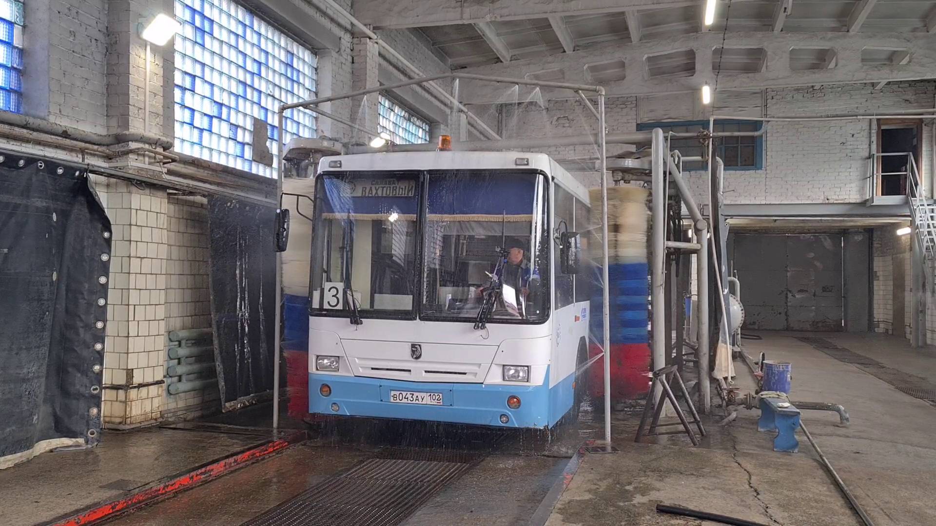 Я на работе! Как производится мойка АВТОБУСА.