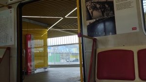 хлопающие двери поезда метро Красная стрела часть 1