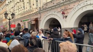 Граждане Молдовы на выборах в Москве требуют отставки Майи Санду