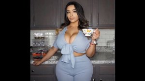 Curvy Model Tania Bombon Fashion, Curvy Outfit, Instagram Model, Bio, Age, Wiki