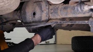 How to replace the Rear Differential Fluid 2009-2018 Dodge RAM 1500 🚗