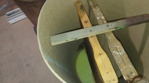 Подготовка ловушек на сезон роеловства. Как поймать рой пчёл.