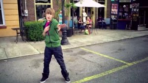 One Less Lonely Girl-Justin Bieber iTunes rip video (HQ/HD)