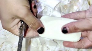 Режу белое🤍хрустящее мыло. White 🧼soap