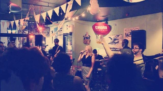 The Skadoos - Live at Drom Taberna смотреть онлайн