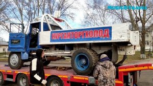 Погрузка гоночного грузовика на трал