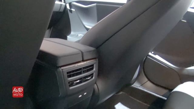 2019 Tesla S P100D - Exterior And Interior Walkaround - 2018 LA Auto Show смотреть онлайн