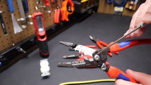 Knipex Forged Wire Stripper vs Milwaukee 7-in-1