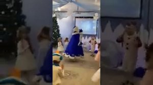 Креативный Дед Мороз на утреннике в детском саду