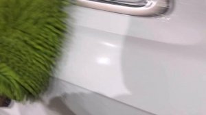 Мойка автомобиля перед началом полировки.