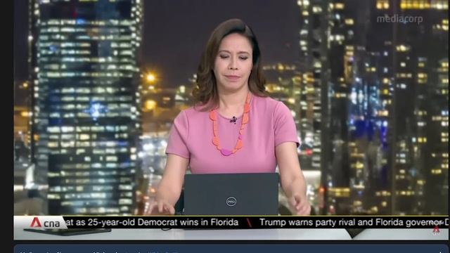 CNA reporter Julie Yoo faints during live broadcasting on 9 November смотреть онлайн