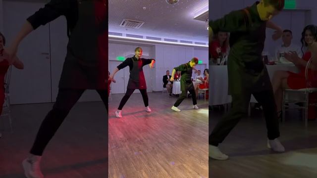Танцующие официанты #ведущий #свадьба #ведущийсвадьбы