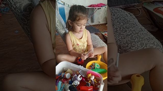 Почему ты материшься 🤣🤣Всем в садике дадут подарки кроме тебя🤣🤣🤣