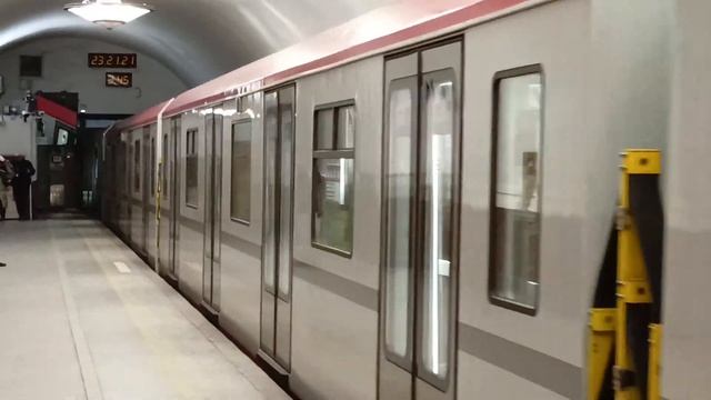 «Балтиец» с неработающим световым индикатором на двери. смотреть онлайн