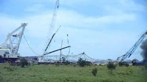 Fail crawler crane! Упал гусеничный кран! (www.vertikalnet.ru)