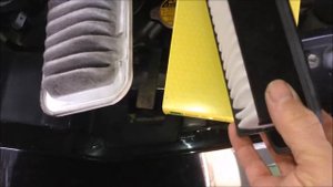 Toyota AYGO: Air Filter: How to replace? C1, 107
