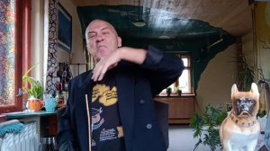 Вряд ли она ста¬нет пить, но как-то хлебосольнее, когда на столе бутылки. Дух52-1