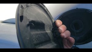 How to Install Jeep Fuel Filler Door gas cap Jeep Wrangler. Как установить крышку бензобака на джип
