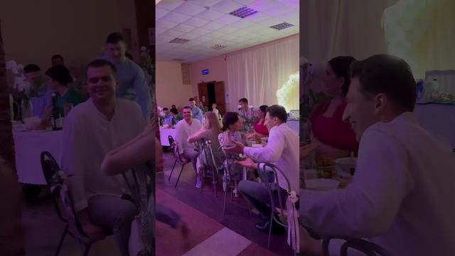 Все поцеловали одного мужика. Что происходит? #ведущий #свадьба #ведущийсвадьбы #wedding