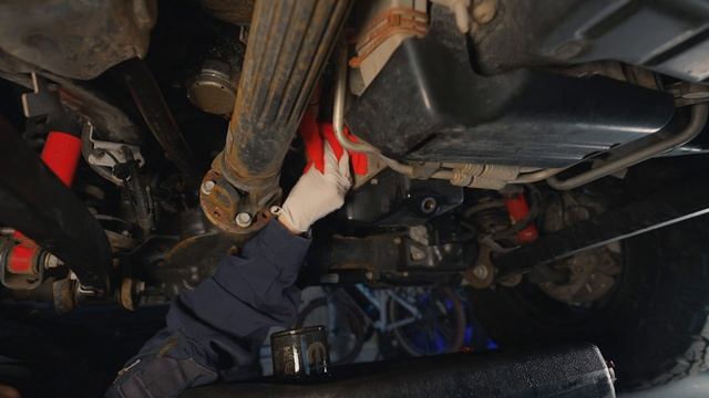 Changement d'huile sur la Jeep Wrangler 4Xe смотреть онлайн