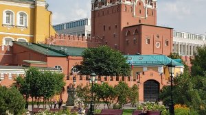 За Стенами Кремля. Москва. -  Behind the Kremlin Walls. Moscow.