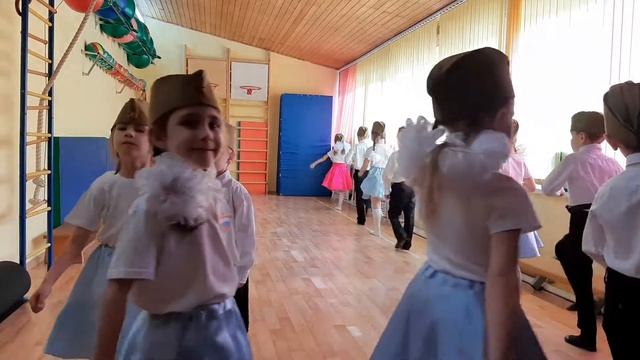 На знамя Победы равняем шаг! смотреть онлайн