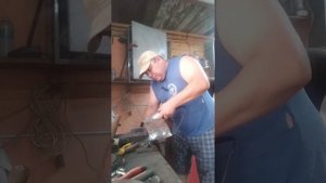 Клепаю накладки(старого образца)на колодки Газ-Саз 3507 или Газ-53....