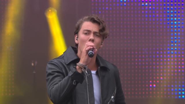 Suite 16 "I don't think so" смотреть онлайн