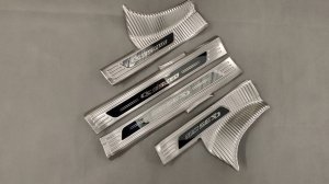 Накладки на внутренние пороги для Changan cs35plus (серебро, черный лого)