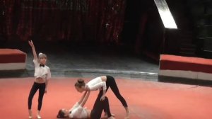 Акробатическая пара женская цирк супер просто)Acrobatic pair of women's circus
