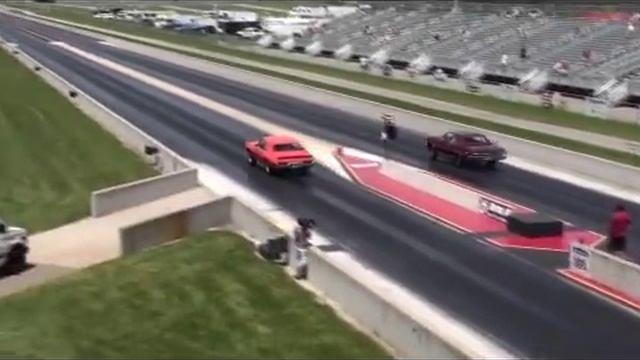 1969 GTO Judge RA IV vs 1966 Chevelle SS смотреть онлайн
