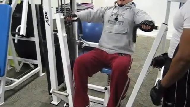 Full Rack Seated Chest Press смотреть онлайн
