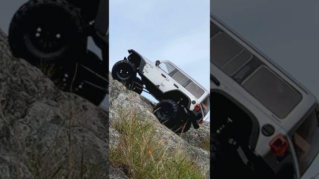 Soft crawling SCX6 Jeep #rccrawler