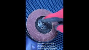 Лайфхак. Простой способ снять диск с болгарки без ключа