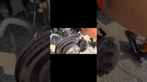 Замена колодок. Причина по которой нужно менять весь супорт. Subaru TriBeCa B9