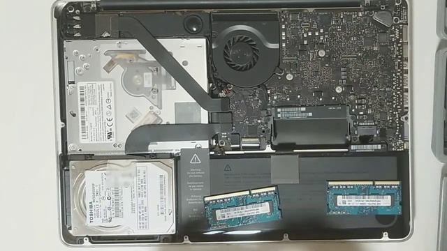 MacBook Pro is beeping 3X, no display/black screen, & light flashing смотреть онлайн