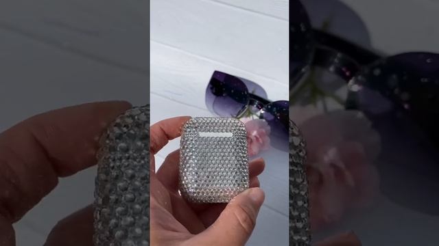 Чехол AirPods с инкрустацией стразами (инста. Lucrystal.ru) смотреть онлайн