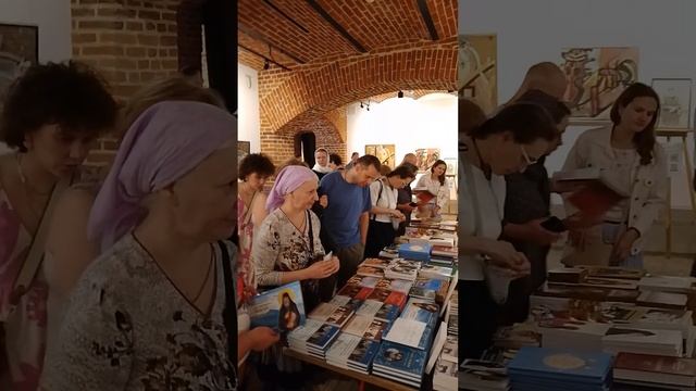 10.07.24. 006. Ознакомление с книгами, иконами, афонскими сувенирами архондарика