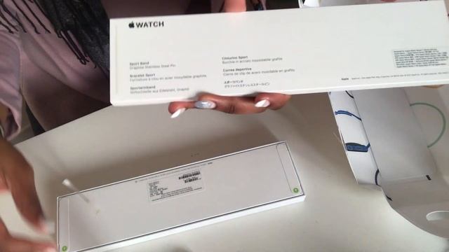 Apples & Snowflakes Present:THE UNBOXING OF THE APPLE WATCH SERIES 7 WITH KOREAN NAIL ART AS A SIDE смотреть онлайн