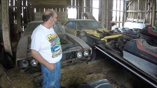 HOLY GRAIL Barn Finds Superbird & Charger 500! смотреть онлайн