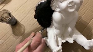 Как быстро убрать пузырьки на гипсовой фигурке. Покраска гипсовой фигурки.