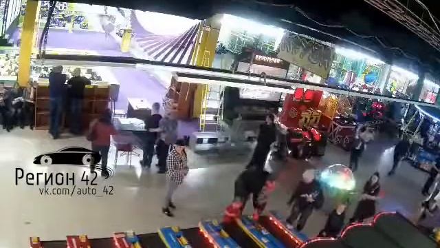 МОМЕНТ ПОЖАРА В ТЦ ЗИМНЯЯ ВИШНЯ смотреть онлайн